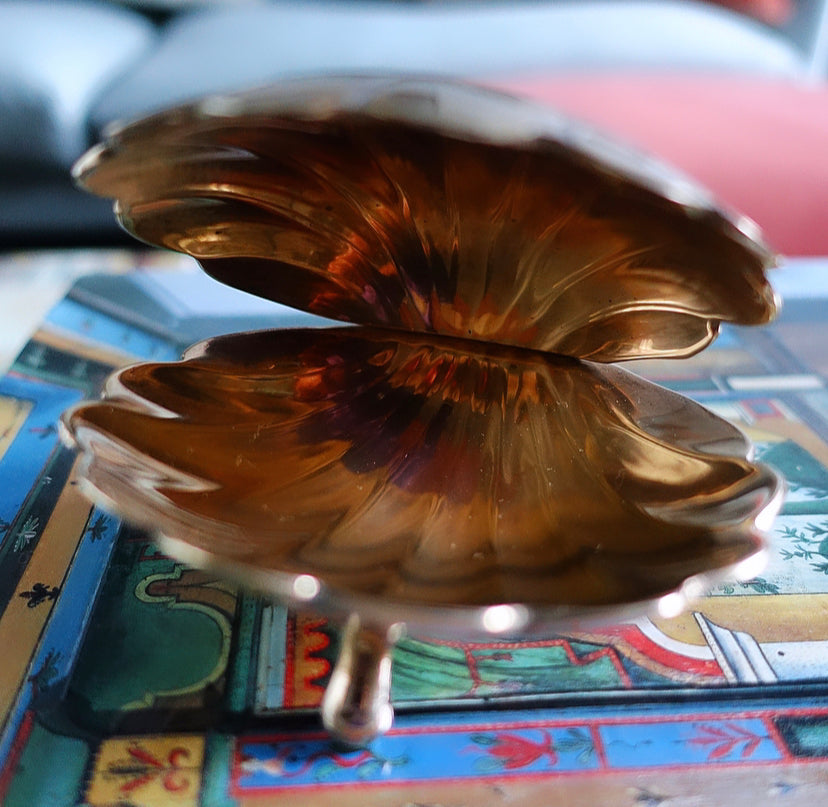 HOLLYWOOD REGENCY BRASS CLAM SHELL DISH