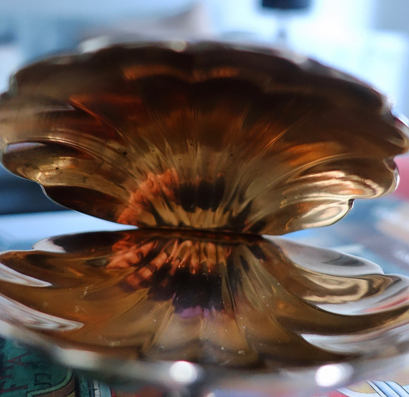 HOLLYWOOD REGENCY BRASS CLAM SHELL DISH