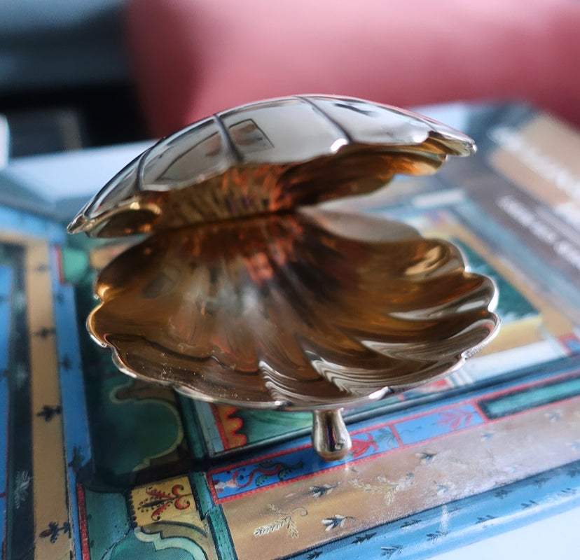 HOLLYWOOD REGENCY BRASS CLAM SHELL DISH