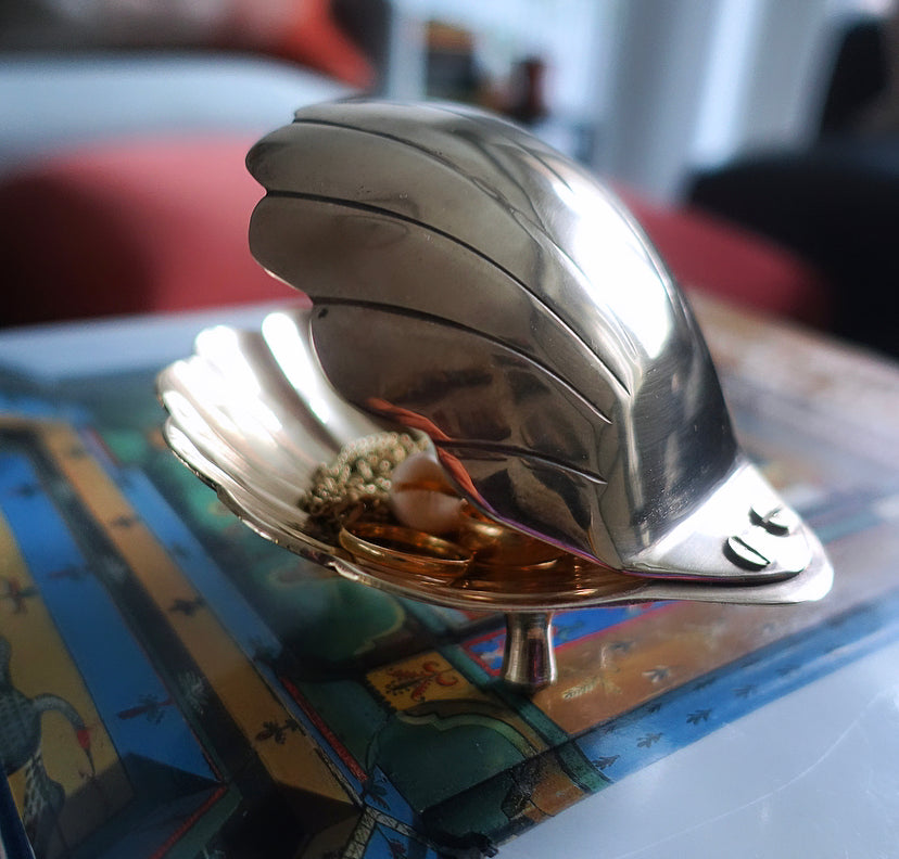 HOLLYWOOD REGENCY BRASS CLAM SHELL DISH
