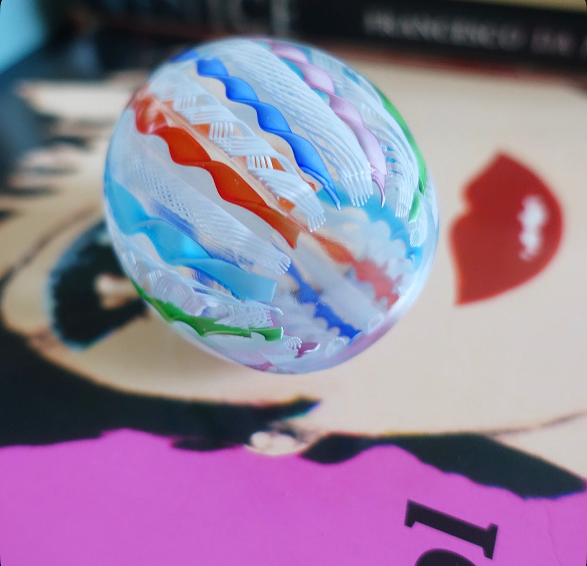 Zanfirico Murano glass egg paperweight