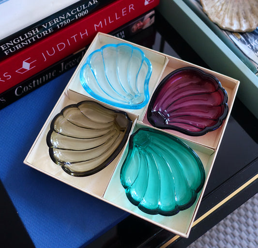 Glass scallop shell trinket dish set