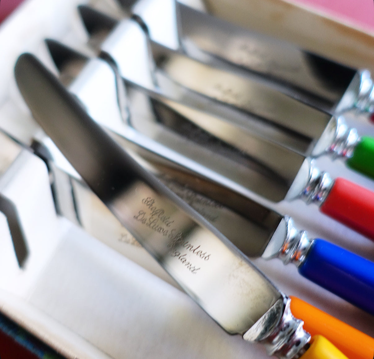 Rainbow tea knife set