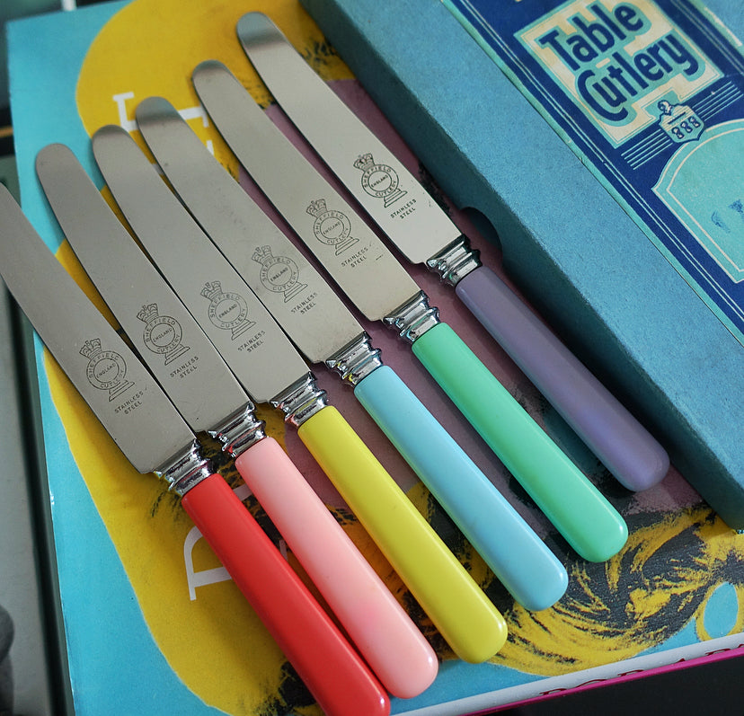 Rainbow dinner knife set