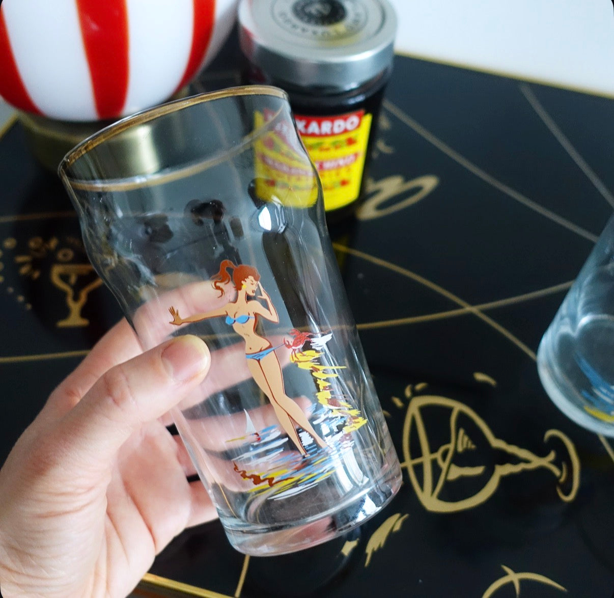 Pin-up girl glasses set