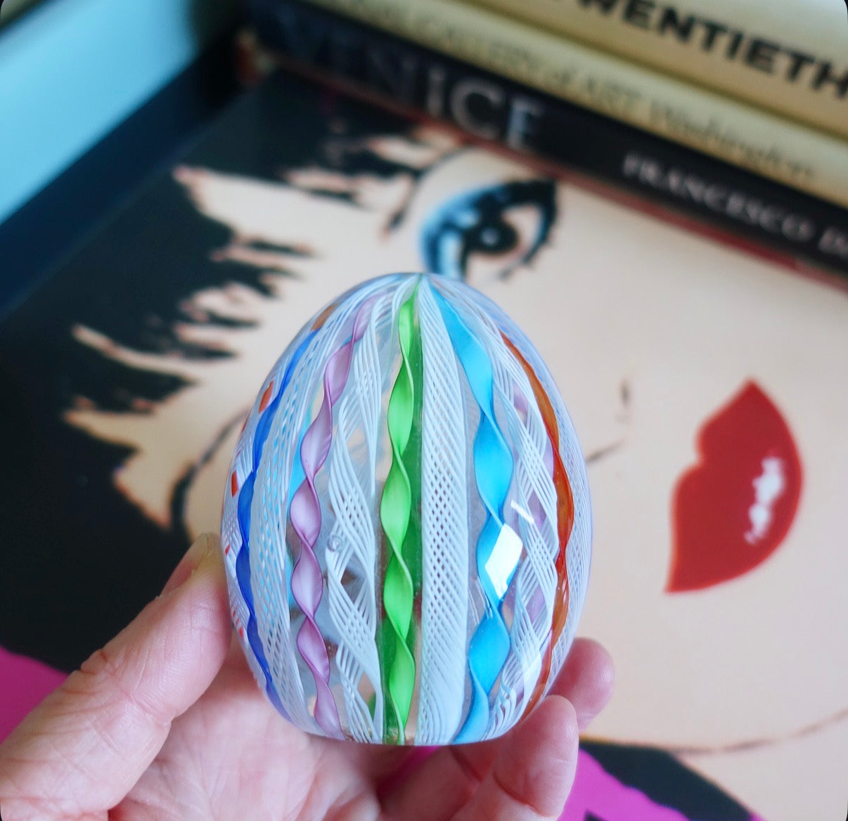 Zanfirico Murano glass egg paperweight