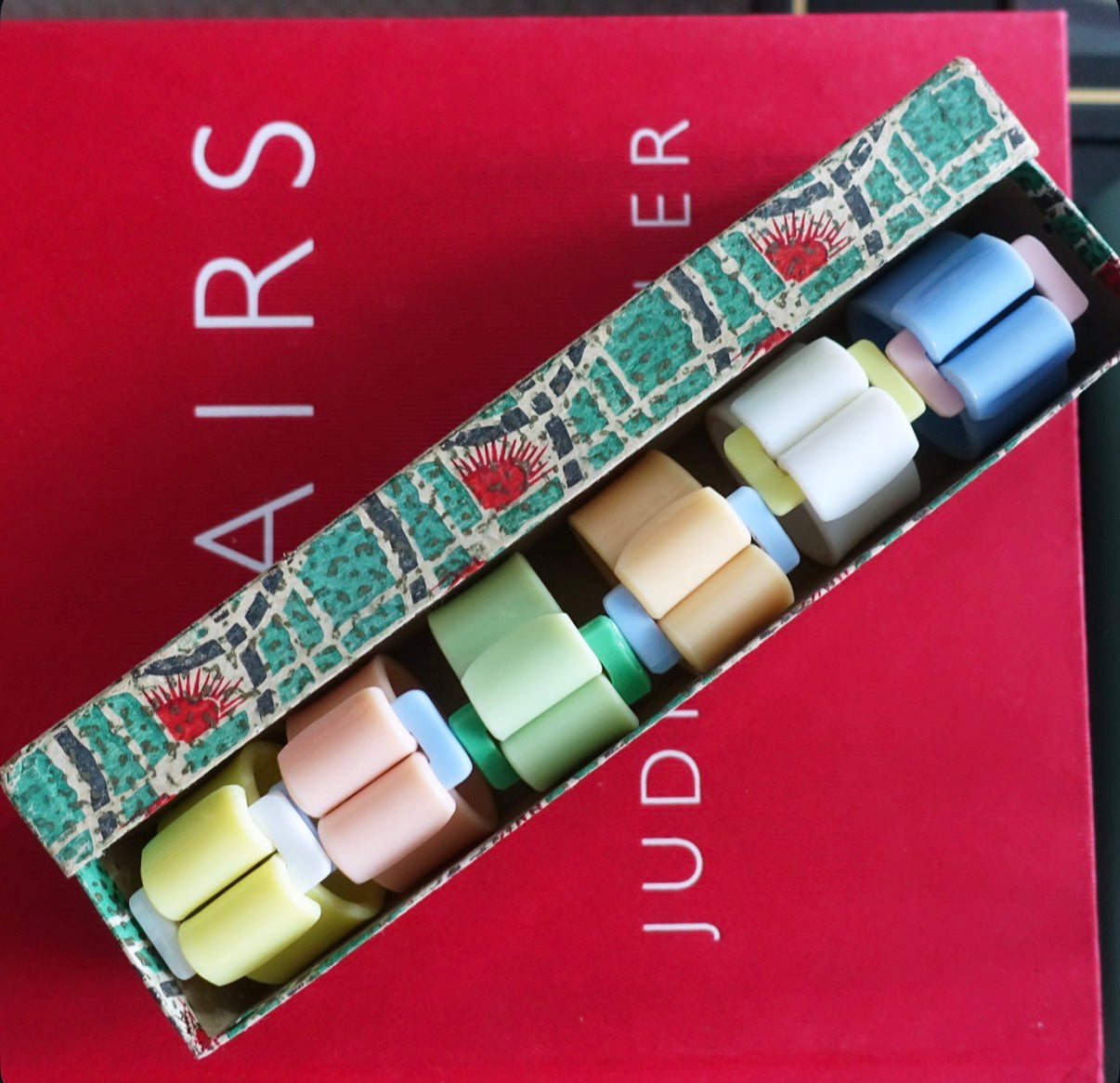 Bakelite buckle napkin ring set