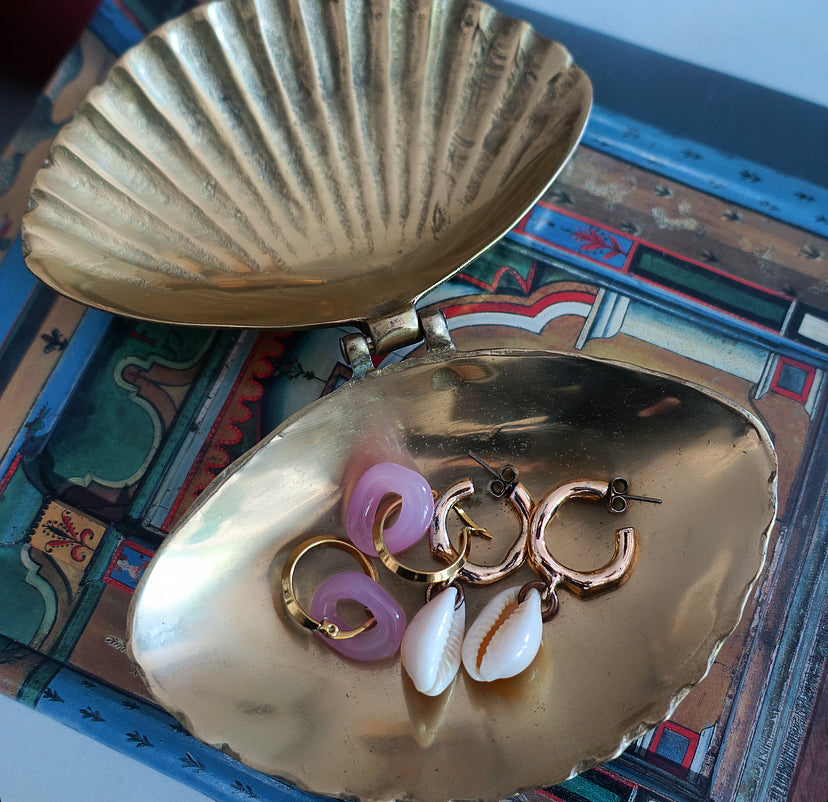 Hinged brass clam shell trinket box