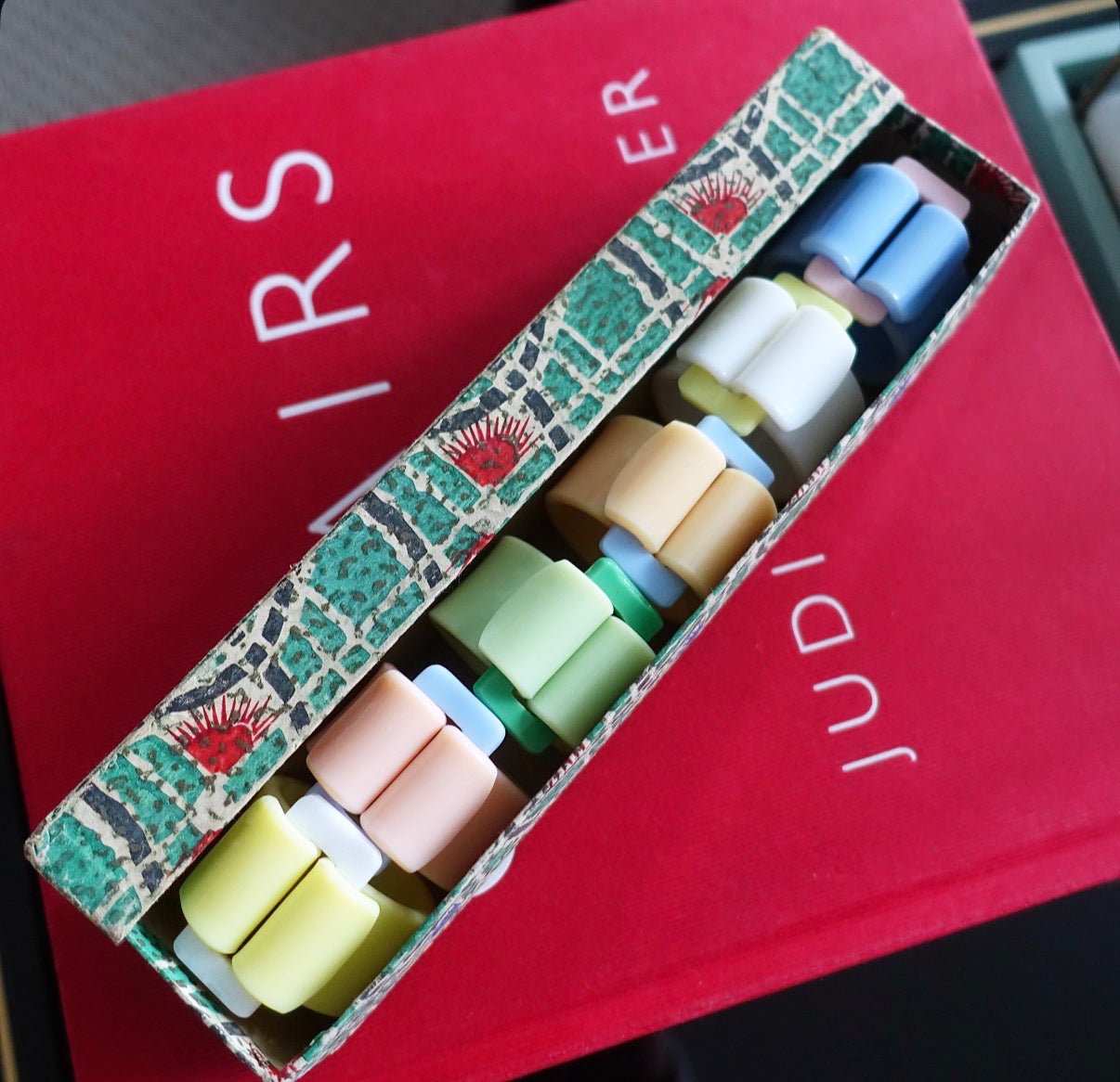 Bakelite buckle napkin ring set