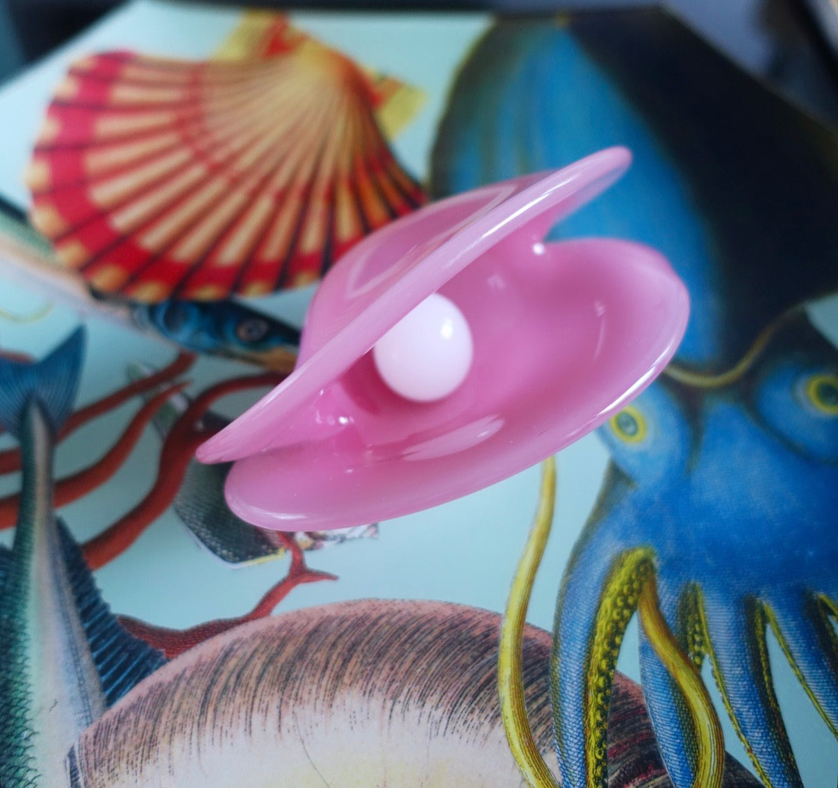Murano glass clam shell with pearl