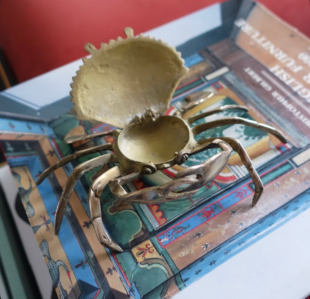 Decorative brass crab