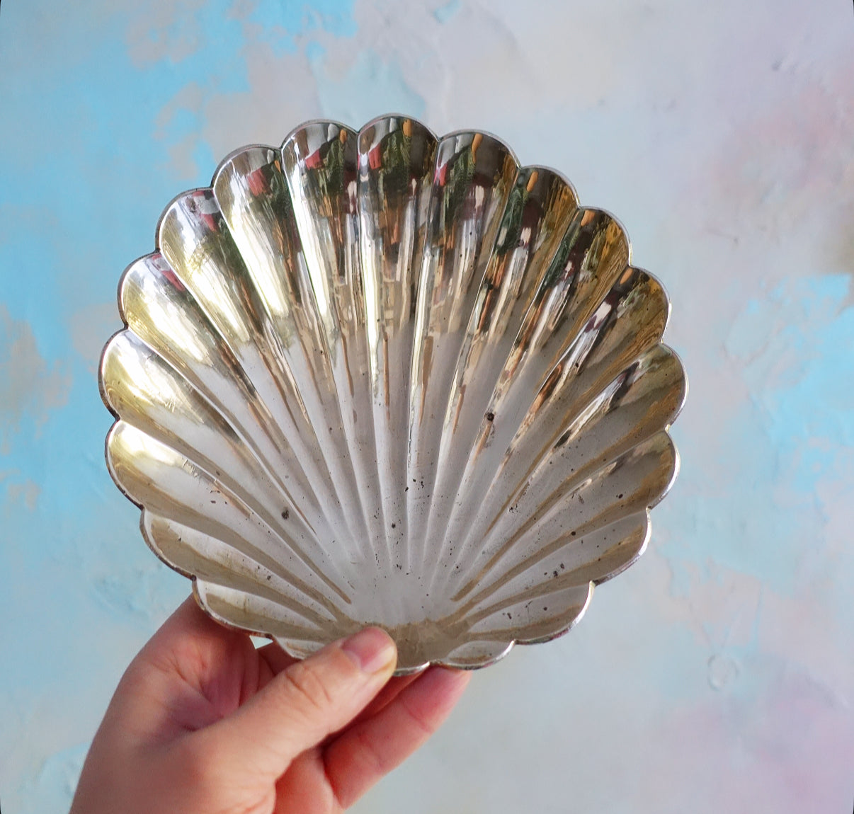 Brass scallop shell dish