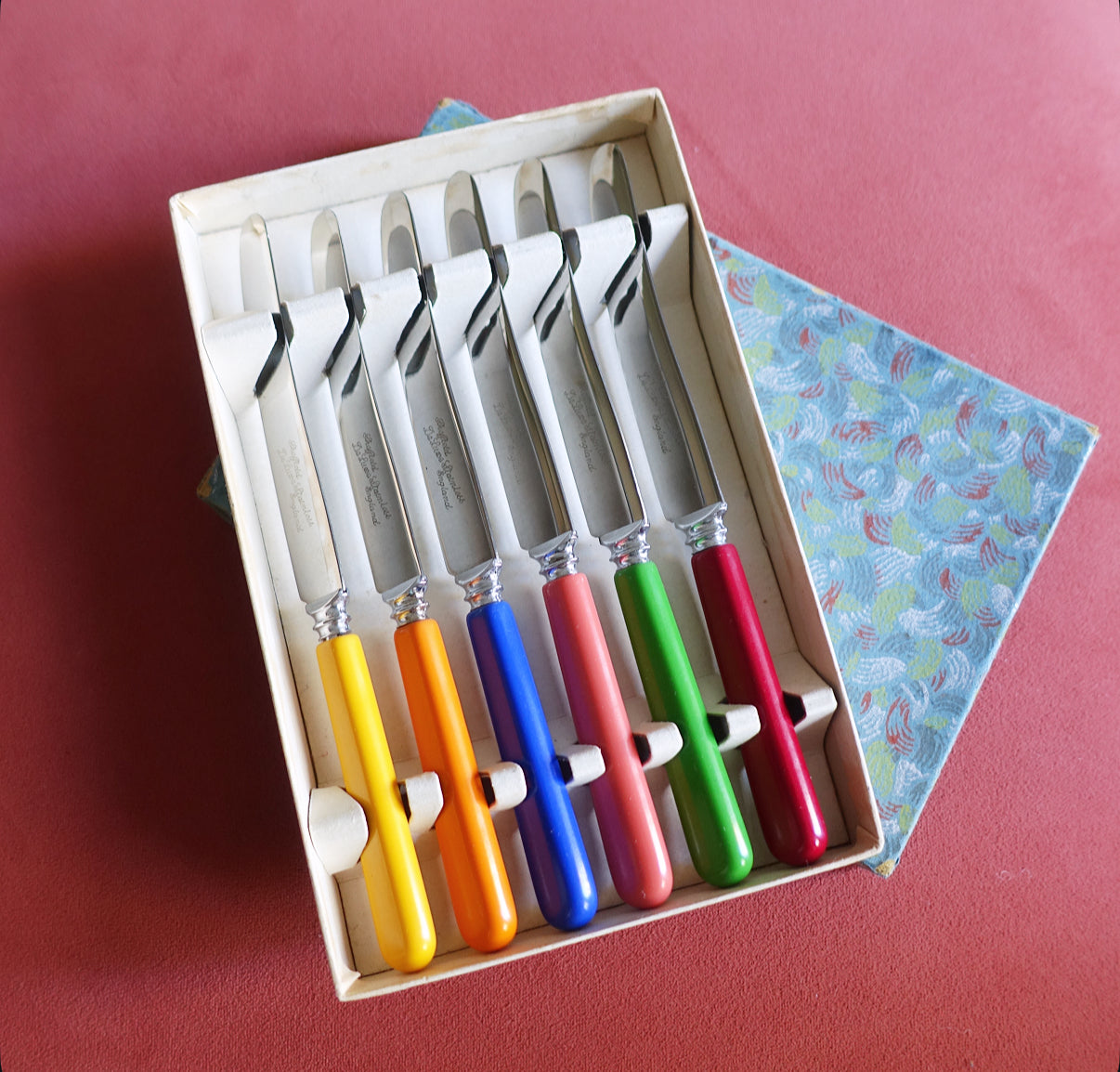 Rainbow tea knife set