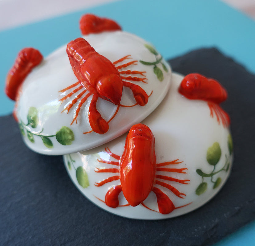 Rare pair of small porcelain Lobster bowls