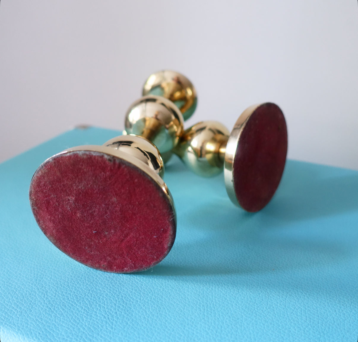Brass teardrop candle holder set