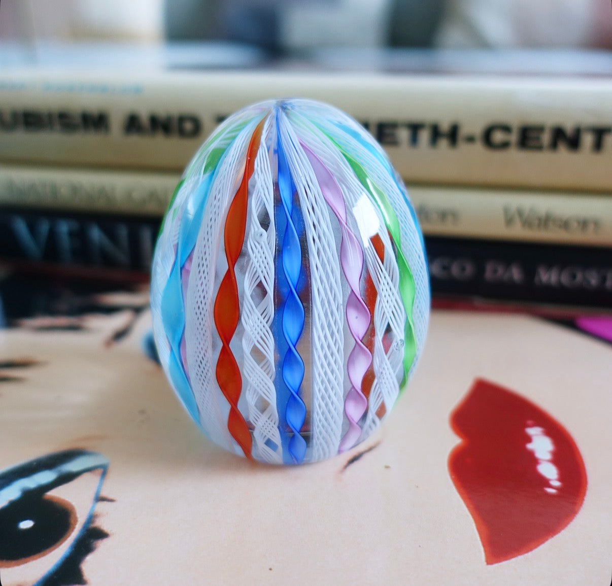 Zanfirico Murano glass egg paperweight