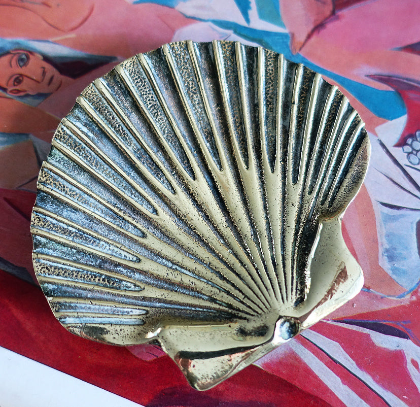 Small brass scallop shell dish