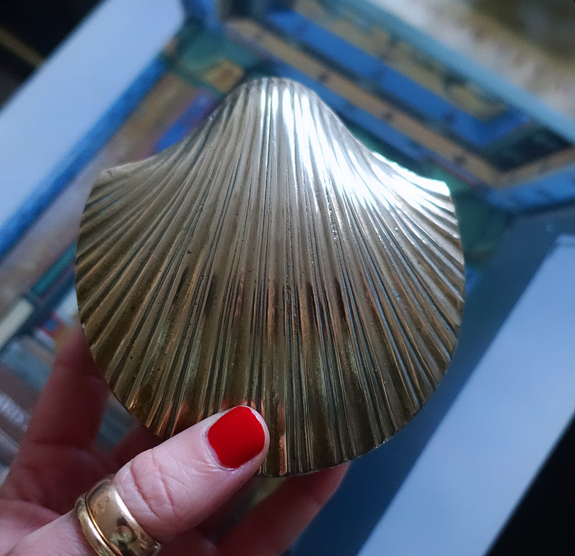 Brass scallop shell trinket box